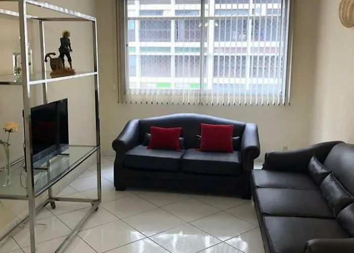 Apartamento na Praia de Pitangueiras-Guarujá à 50mt da praia e comércio perto